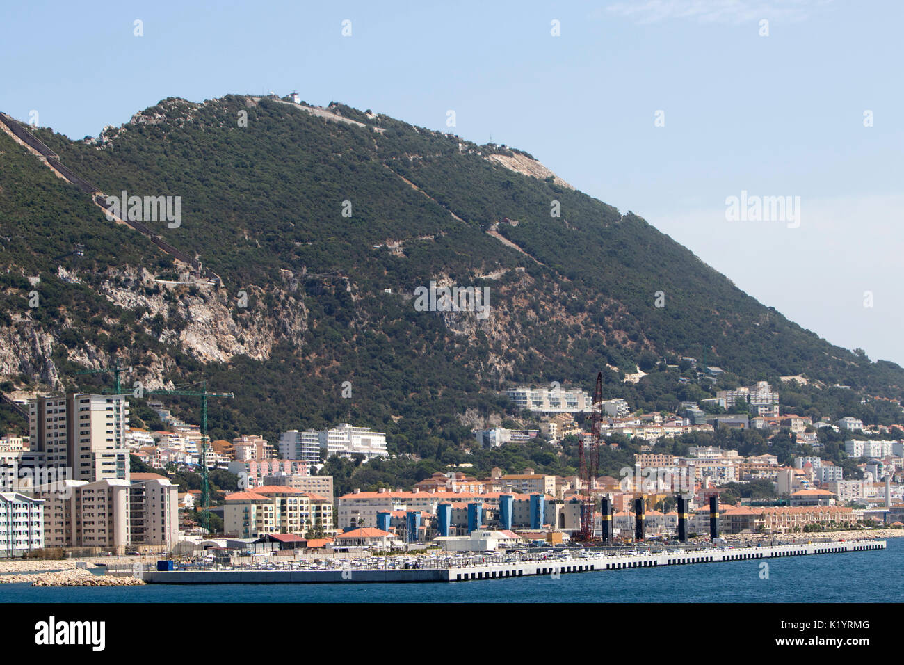 La Rocca di Gibilterra monolitico promontorio calcareo situato in British Overseas territorio di Gibilterra nella Penisola Iberica Foto Stock