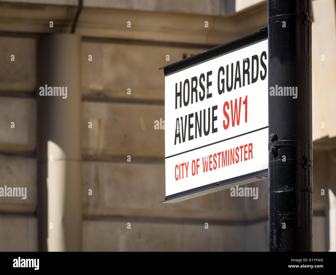 Horse Guards Avenue street sign in The Whitehall area di Londra centrale Foto Stock