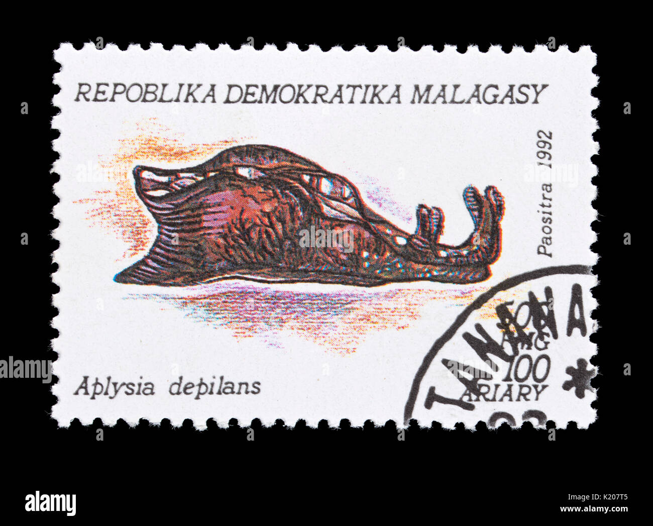 Francobollo dal Madagascar raffigurante mare depilatoria lepre (Aplysia depilans) Foto Stock