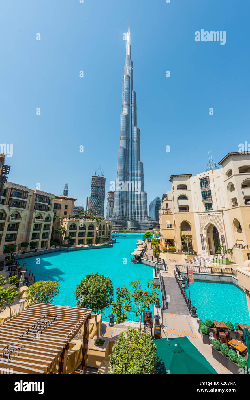 Il Burj Khalifa con lago artificiale, Dubai, emirato Dubai Emirati Arabi Uniti Foto Stock