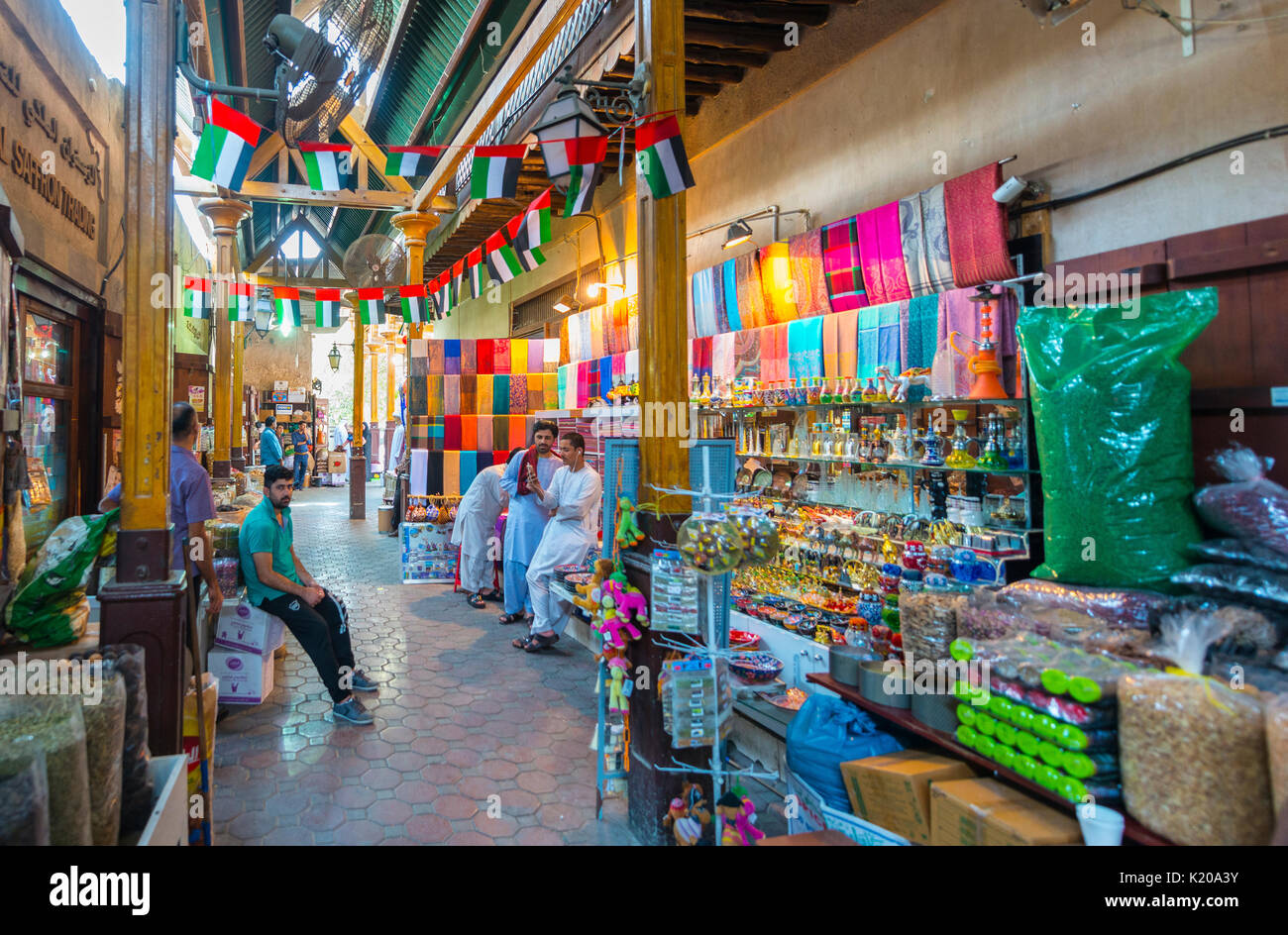 Spezie su un mercato arabo, Dubai Spice Souk Vecchio Mercato, vecchio Dubai, Dubai, Emirati Arabi Uniti Foto Stock
