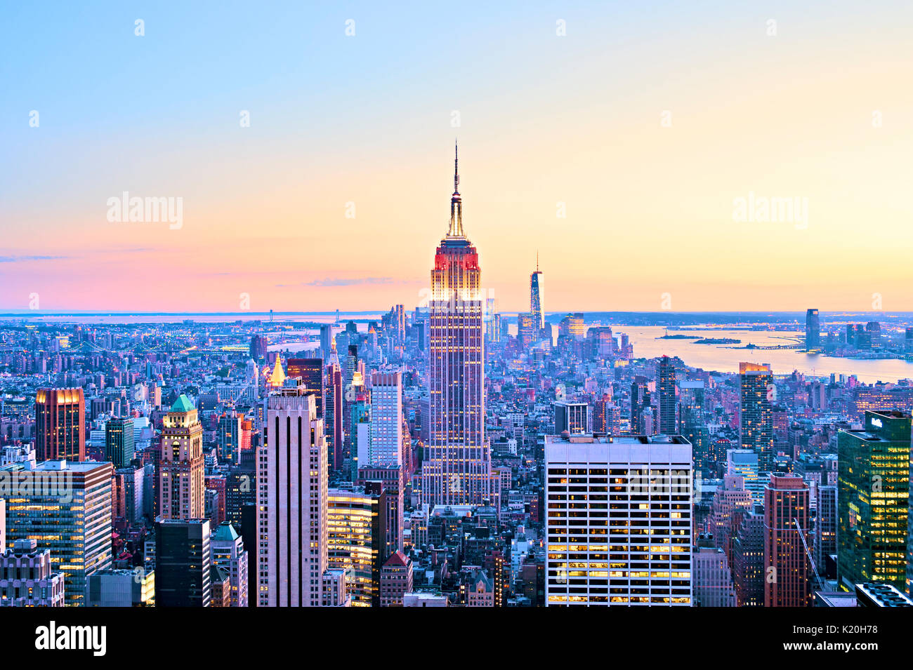 New York skyline della città Top dell'antenna Rock Empire State Building Foto Stock