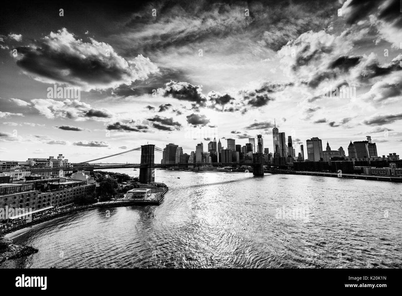 Broklyn Bridge e il centro di Manhattan ina New York City Foto Stock