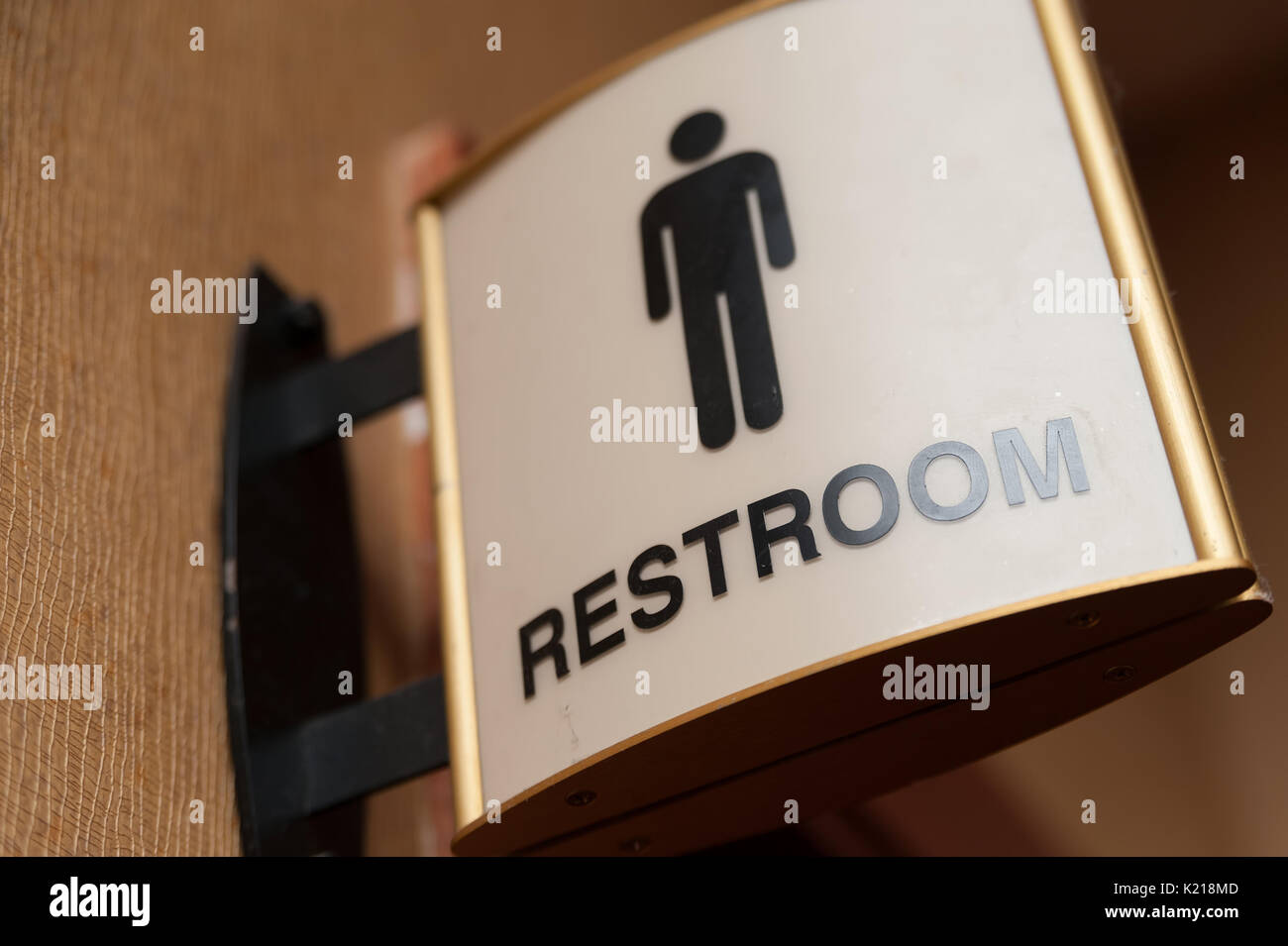 Gli uomini pubblici restroom sign close up immagine Foto Stock