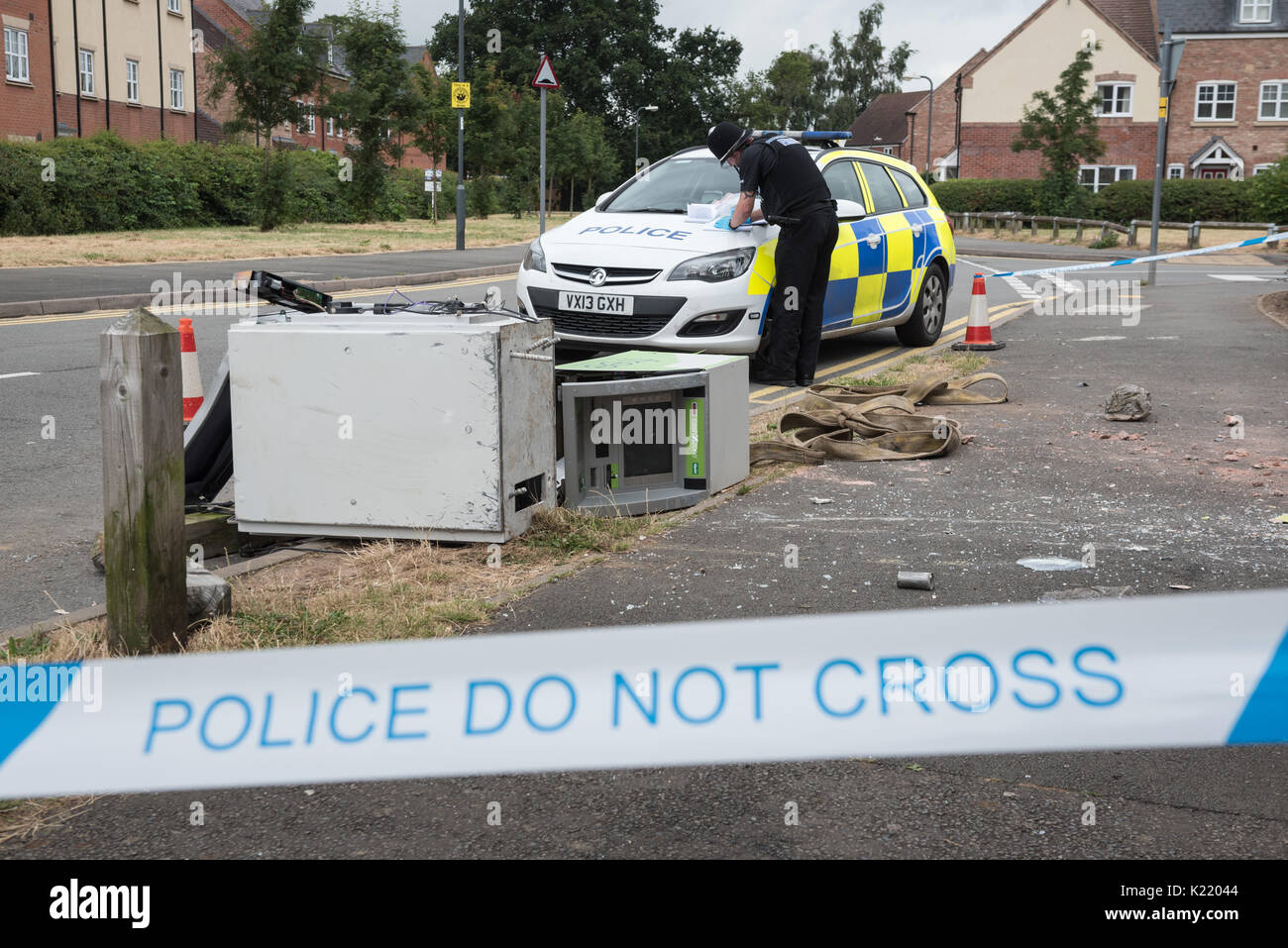 Wordsworth Avenue, Trinità Meads, Stratford-Upon-Avon, Warwickshire, Regno Unito. 4 luglio 2017. I residenti si è svegliato questa mattina per trovare il loro locale a co-operativ Foto Stock