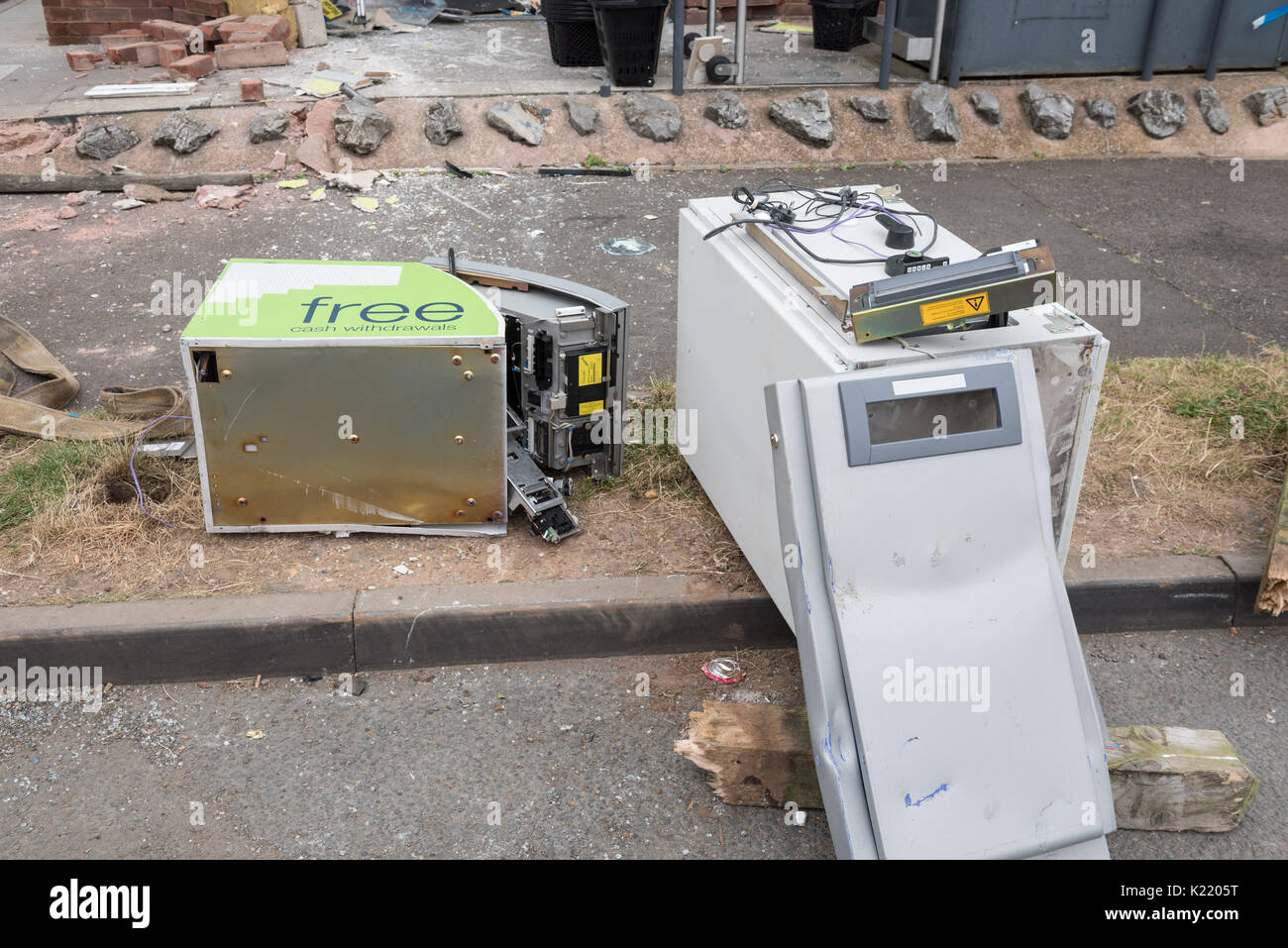 Wordsworth Avenue, Trinità Meads, Stratford-Upon-Avon, Warwickshire, Regno Unito. 4 luglio 2017. I residenti si è svegliato questa mattina per trovare il loro locale a co-operativ Foto Stock