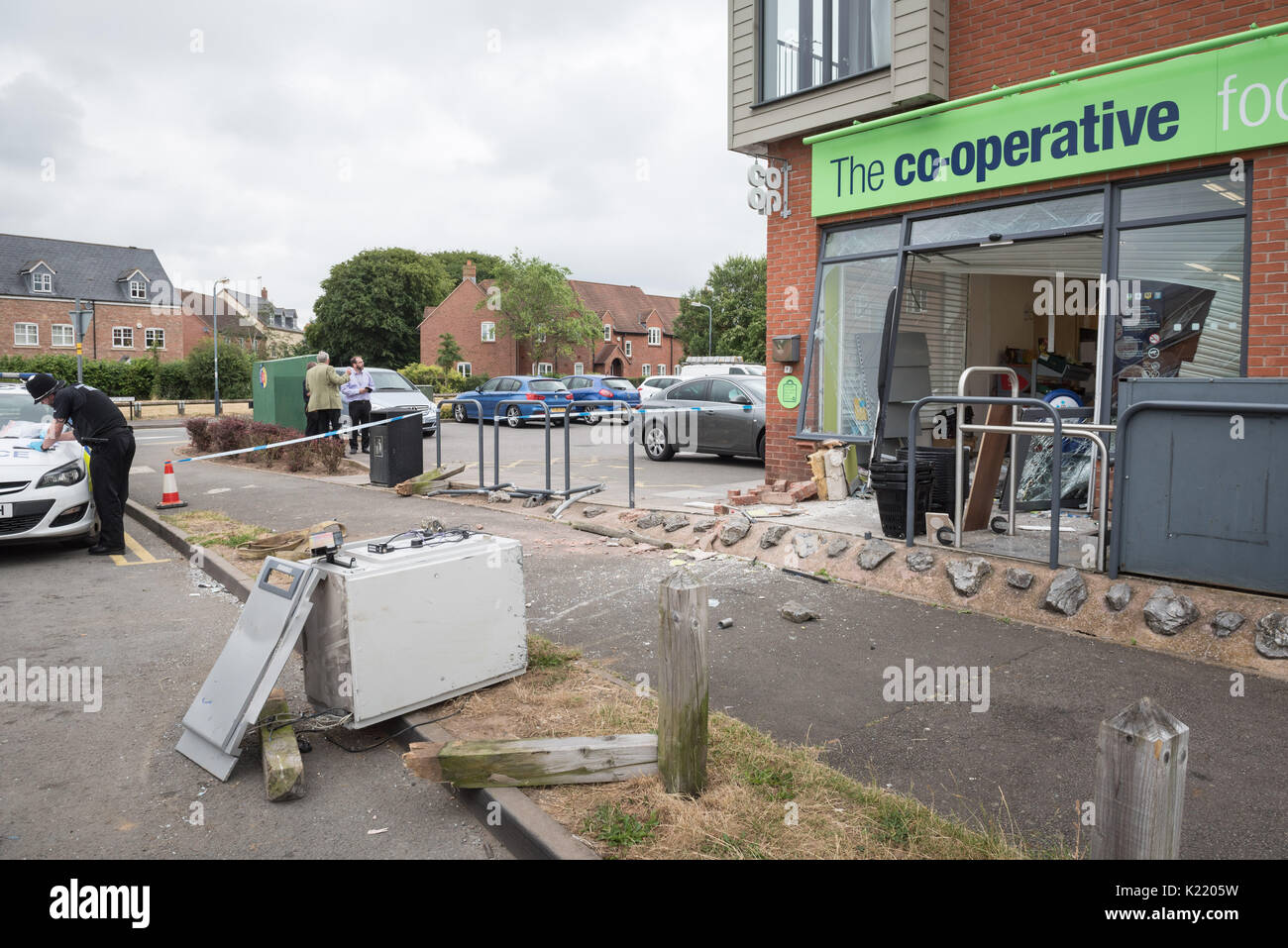 Wordsworth Avenue, Trinità Meads, Stratford-Upon-Avon, Warwickshire, Regno Unito. 4 luglio 2017. I residenti si è svegliato questa mattina per trovare il loro locale a co-operativ Foto Stock