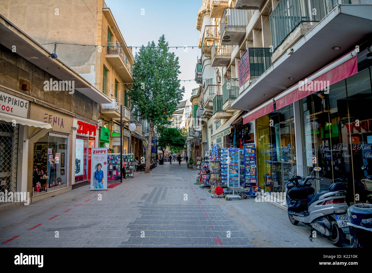 Ledras strada pedonale con i negozi di Nicosia city centre, Cipro Foto Stock