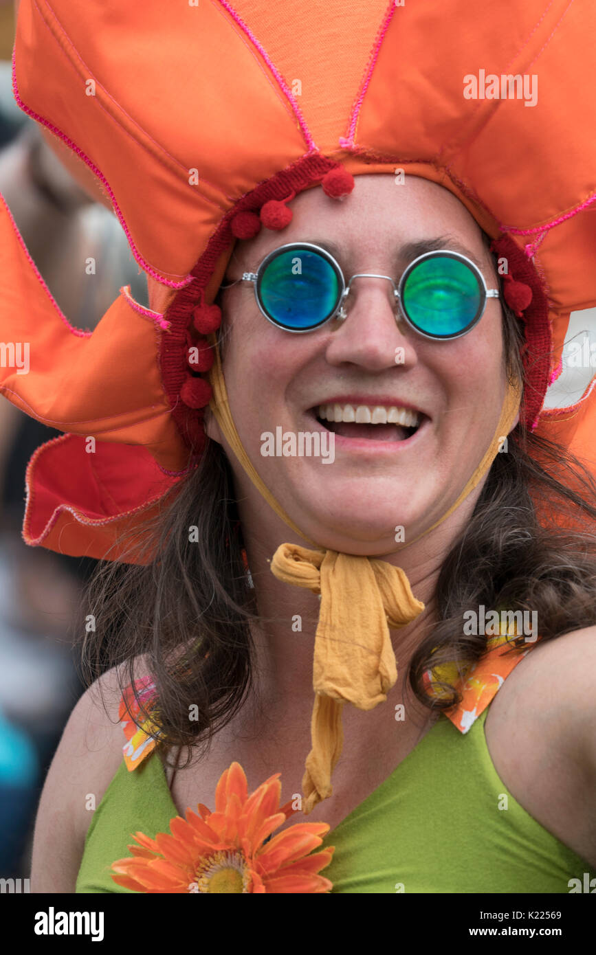 Donna in Fremont solstice festival parade, Seattle, Washington, Stati Uniti Foto Stock