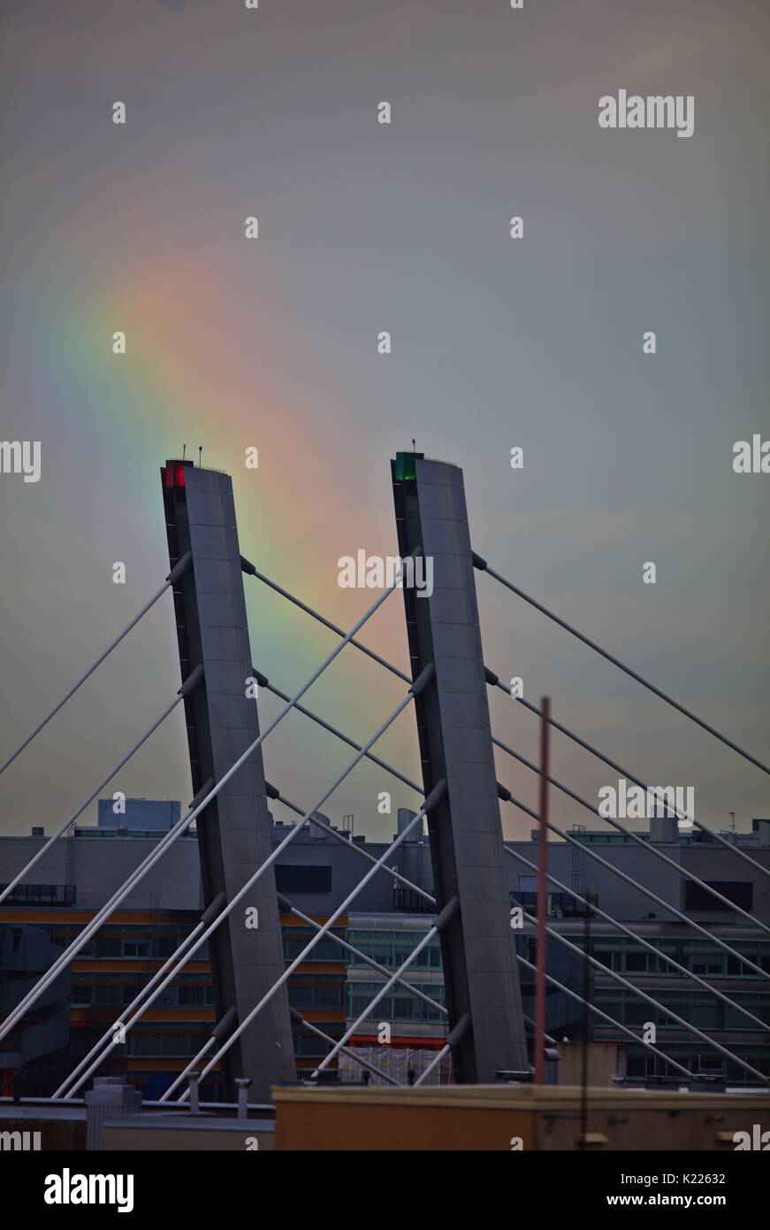 In alto di Crusellin Silta (ponte), Helsinki con rainbow Foto Stock