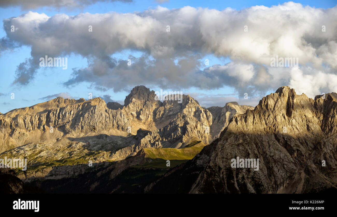 Gruppo Sella e de Sas Pordoi, Dolomiti, fotografia aerea, alte montagne, trentino, Italia Foto Stock