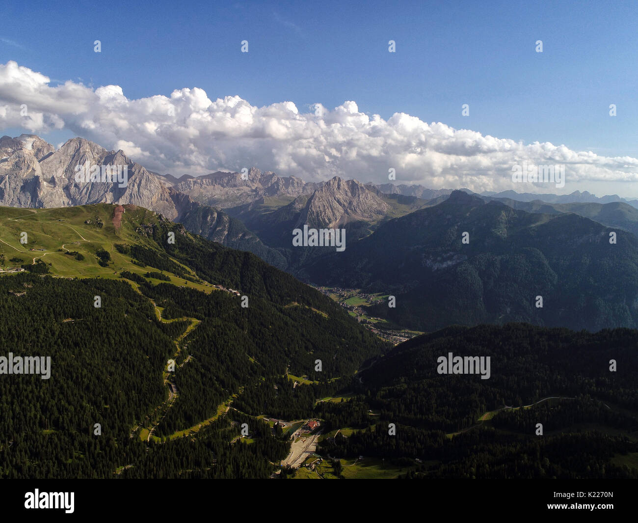 Gruppo Sella e de Sas Pordoi, Dolomiti, fotografia aerea, alte montagne, trentino, Italia Foto Stock