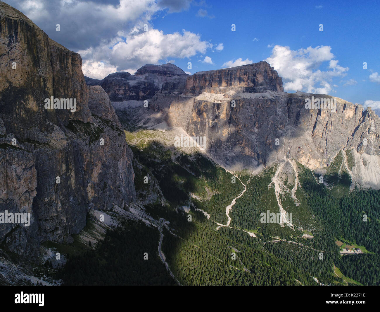 Gruppo Sella e de Sas Pordoi, Dolomiti, fotografia aerea, alte montagne, trentino, Italia Foto Stock