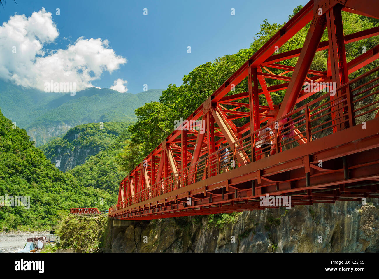 Lo storico ponte di Changchun vicino alla storica Changchun Santuario a Taroko National Park, Hualien, Taiwan Foto Stock