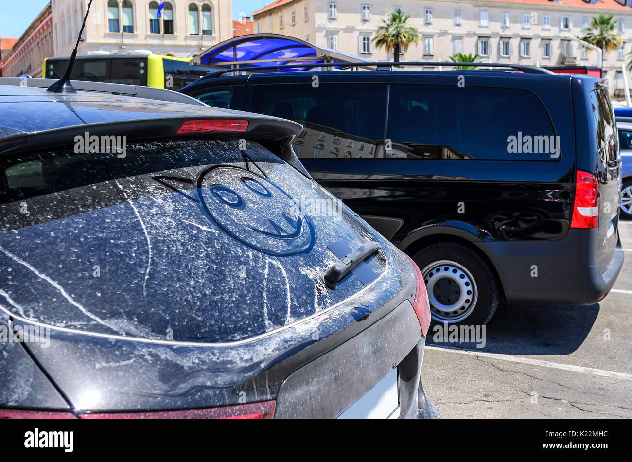Finestra sporca della vettura. Foto Stock