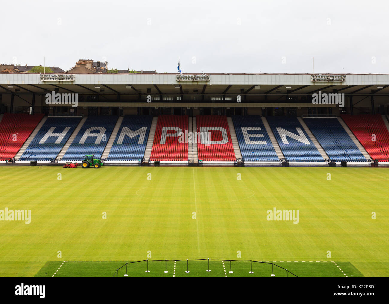 Una vista del Nord Stand ad Hampden Park. È allo stadio nazionale scozzese allo stadio di calcio. Foto Stock