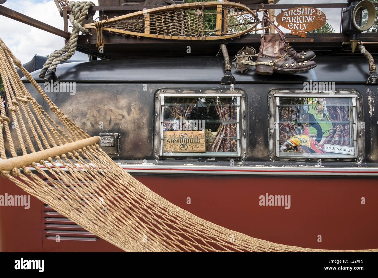 Close up dettaglio di camper con steampunk le caratteristiche di design, visto al 2017 Lincoln Steampunk Festival di asilo. Foto Stock