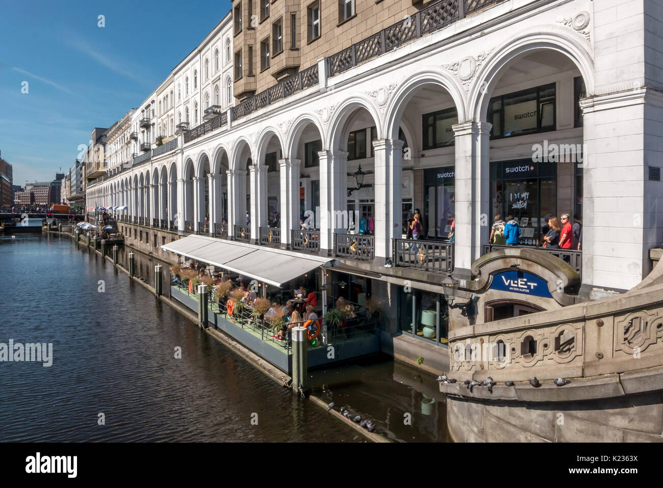 Un collonaded area dello shopping di Amburgo, Germania Foto Stock