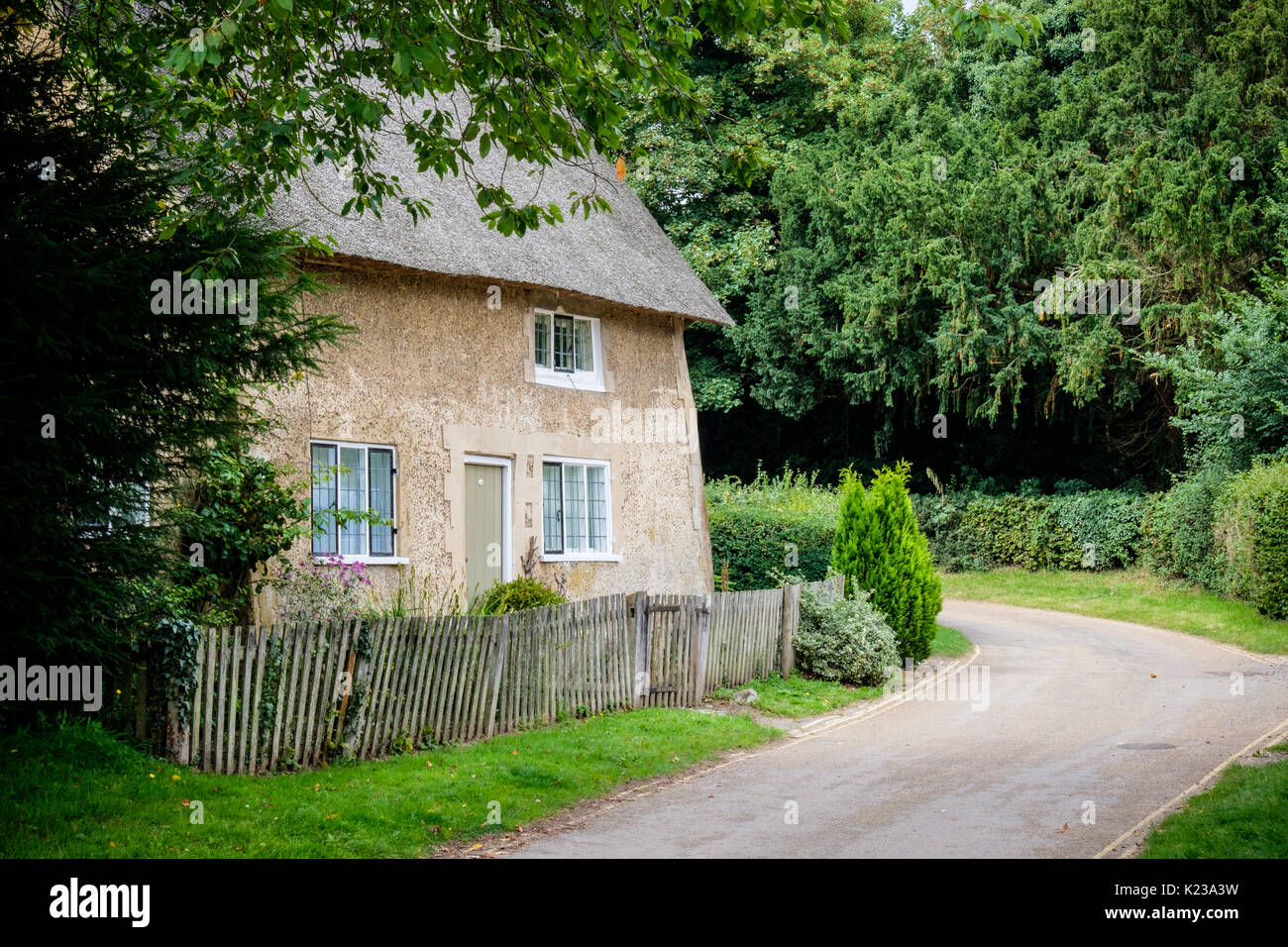 Paese tradizionale cottage vicino Blickling, Norfolk, Regno Unito (preso dalla strada pubblica) Foto Stock