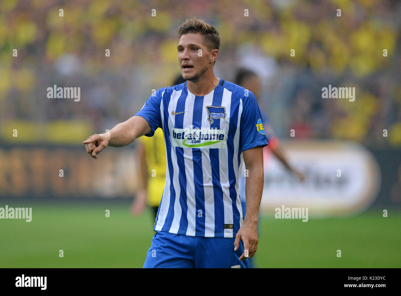 Dortmund, Deutschland. 26 Ago, 2017. Niklas STARK (B), Geste, Gestik, Fussball 1. Bundesliga, 2. Spieltag, Borussia Dortmund (DO) - Hertha BSC Berlino (B) 2:0, am 26.08.2017 a Dortmund/Deutschland. | Verwendung weltweit Credito: dpa/Alamy Live News Foto Stock