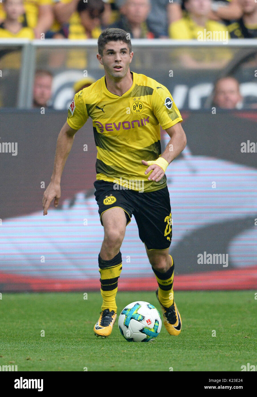 Dortmund, Deutschland. 26 Ago, 2017. Christian PULISIC (DO), Fussball 1. Bundesliga, 2. Spieltag, Borussia Dortmund (DO) - Hertha BSC Berlino (B) 2:0, am 26.08.2017 a Dortmund/Deutschland. | Verwendung weltweit Credito: dpa/Alamy Live News Foto Stock