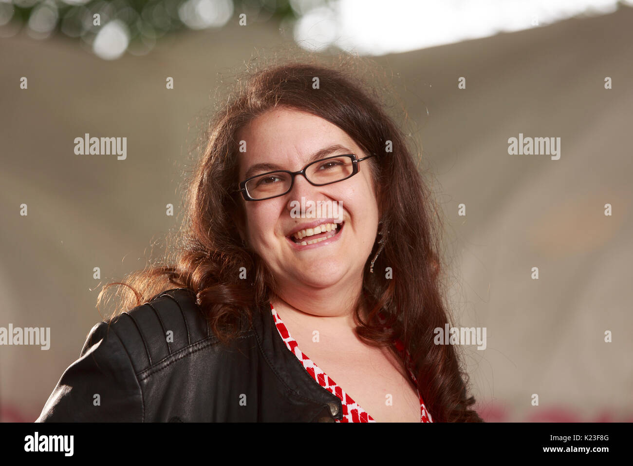 Edimburgo, Scozia, Regno Unito. 28 Agosto, 2017. Giorno 17 Edinburgh International Book Festival. Nella foto: Naomi Alderman, autore inglese, romanziere e designer del gioco. Il suo romanzo, la potenza, ha vinto il Baileys Donne del premio per la Fiction in 2017. Pak@ Mera/Alamy Live News. Foto Stock