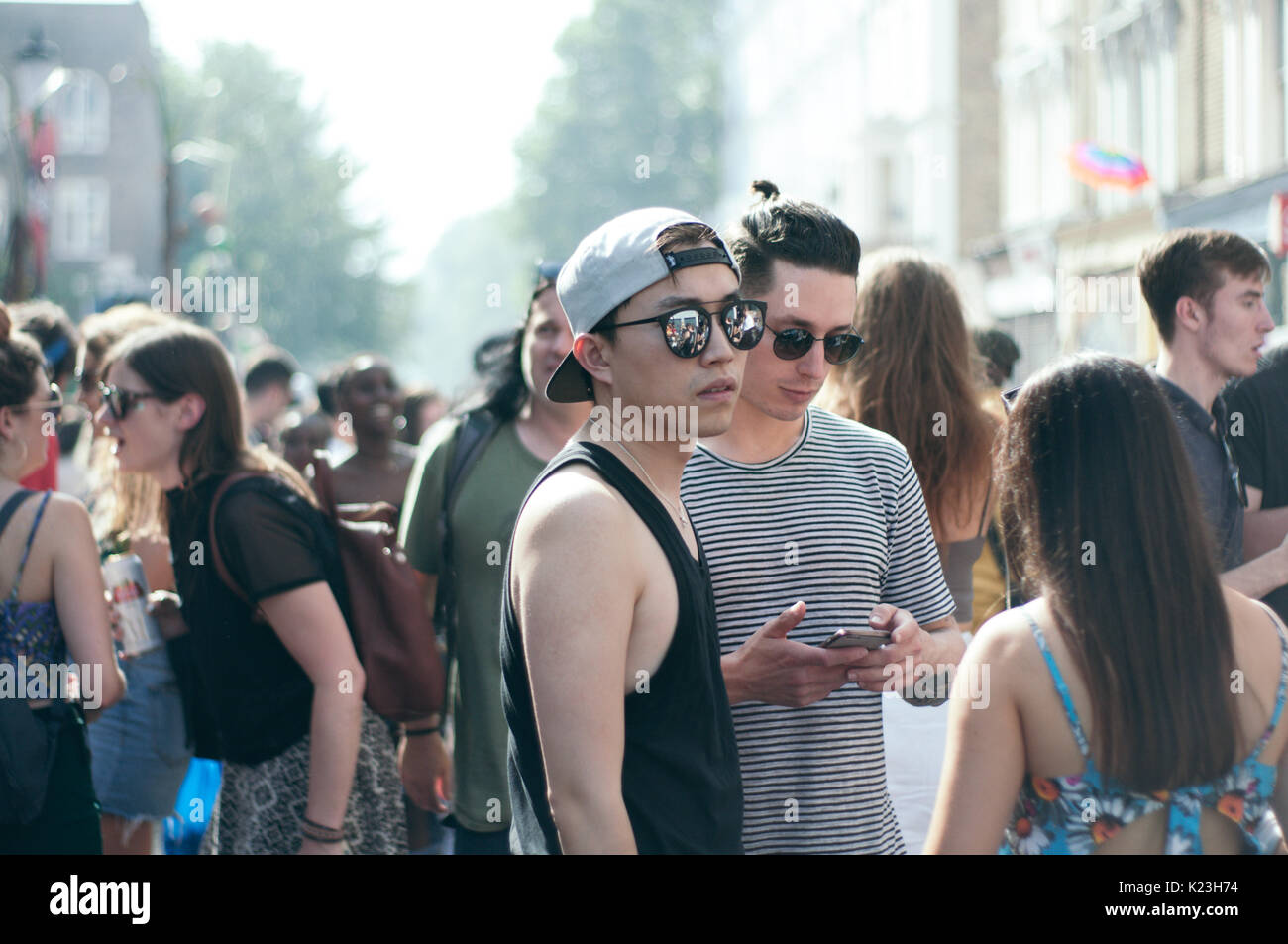 Londra, Regno Unito. 28 Agosto, 2017. Gli artisti interpreti o esecutori e dei festaioli al carnevale di Notting Hill, 2017. Credito: Simon re/ Alamy Live News Foto Stock