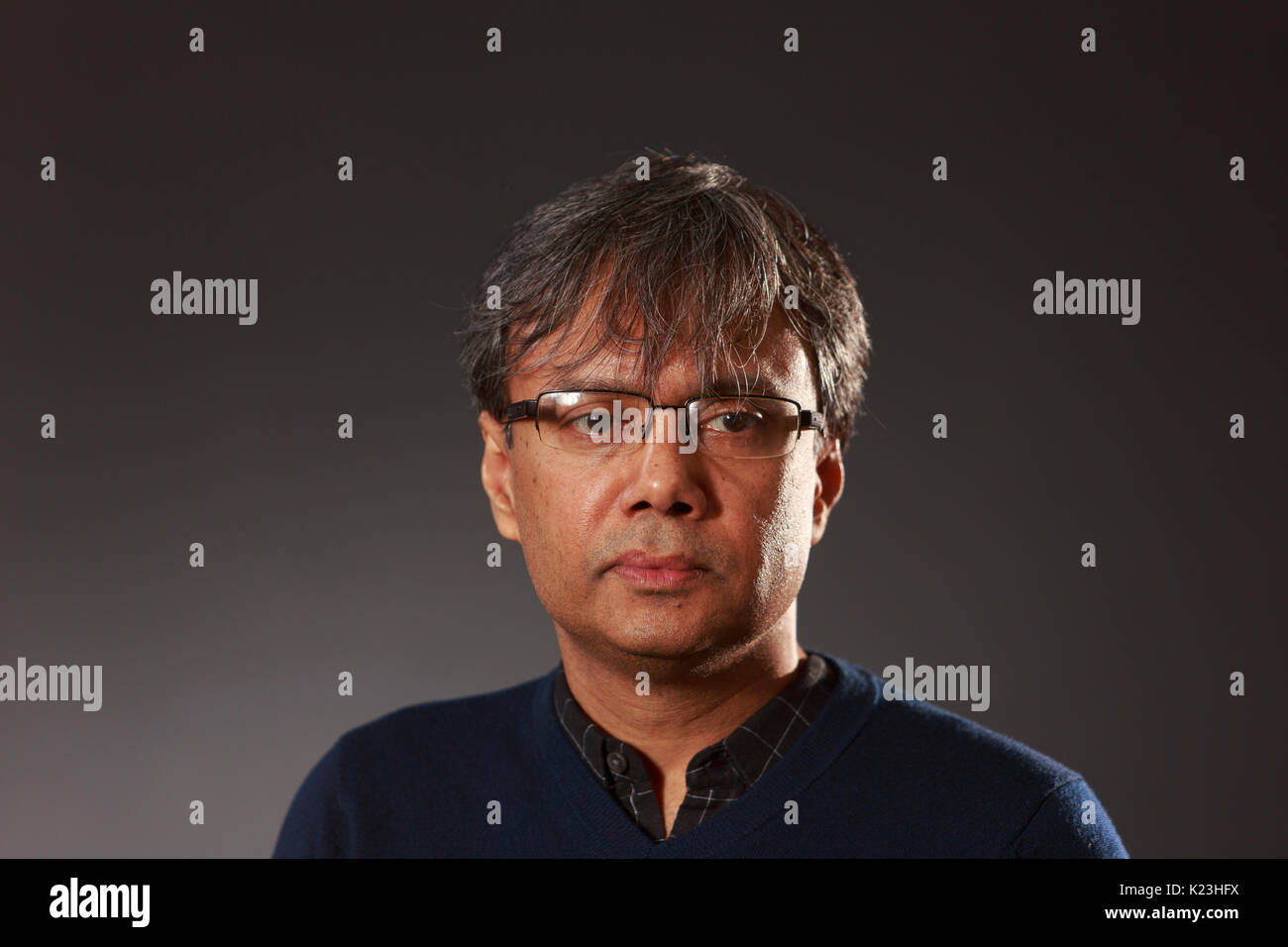 Edimburgo, Scozia, Regno Unito. 28 Agosto, 2017. Giorno 17 Edinburgh International Book Festival. Nella foto: Amit Chaudhuri, romanziere, poeta e saggista, critico letterario, editor, cantante e compositore di musica. Pak@ Mera/Alamy Live News. Foto Stock