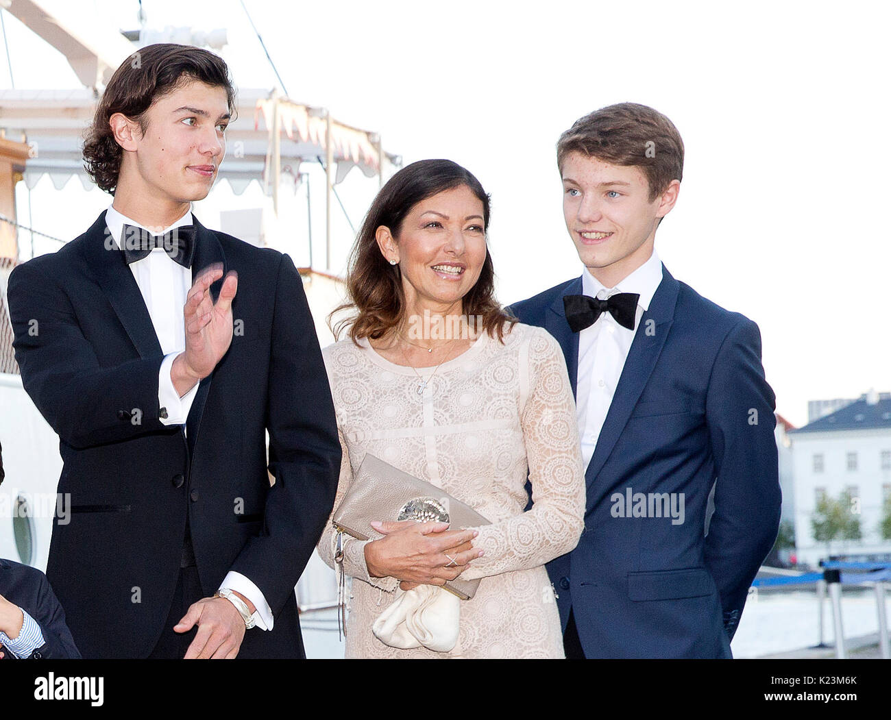 Copenhagen, Danimarca. 28 Agosto, 2017. Il principe Nikolai e principe Felix della Danimarca e la Contessa Alexandra di Frederiksborg arrivano al Royal Yacht Dannebrog situato all'Amaliehaven a Copenaghen, il 28 agosto 2017, per una cena dato dalla regina in occasione del principe Nikolai il diciottesimo compleanno foto: Albert Nieboer/Paesi Bassi OUT/point de vue fuori - nessun filo SERVICE - foto: Albert Nieboer/Royal Premere Europa/EPR/dpa/Alamy Live News Foto Stock