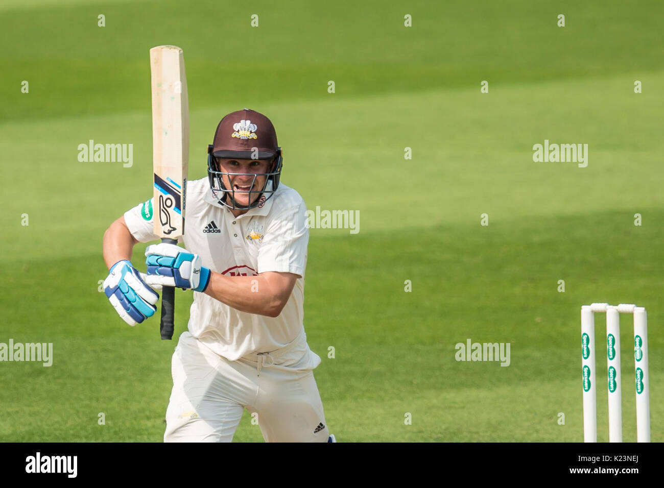 Londra, Regno Unito. Il 29 agosto, 2017. Guardiano notturno Stuart Meaker batting per Surrey contro Middlesex al ovale del giorno due della contea Specsaver gara di campionato al ovale. Credito: David Rowe/Alamy Live News Foto Stock