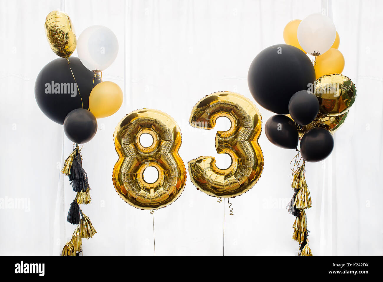 Decorazione per 83 anni compleanno, anniversario su sfondo bianco Foto Stock