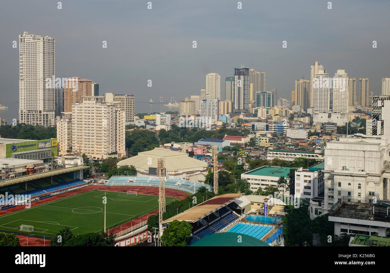 Manila, Filippine - Dic 20, 2015. Paesaggio di Metro Manila nelle Filippine. Manila è il centro di economia della cultura della formazione e del governo del Foto Stock