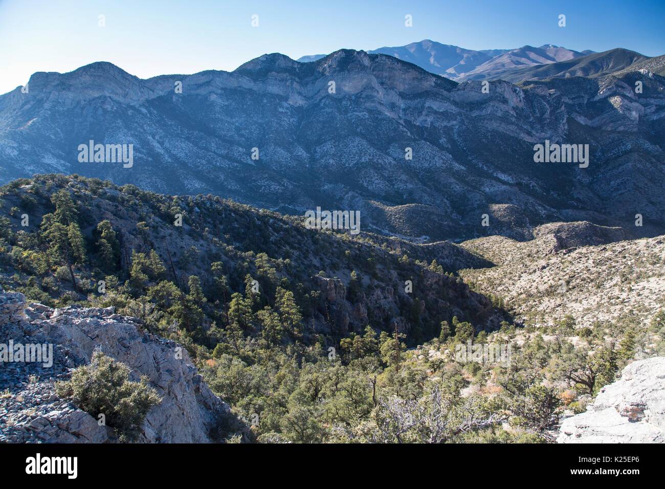 Canyon, creste e picchi di montagna costituiscono la Madre Mountain Wilderness entro il Red Rock Canyon National Conservation Area 26 Settembre 2016 vicino a Las Vegas, Nevada. Foto Stock