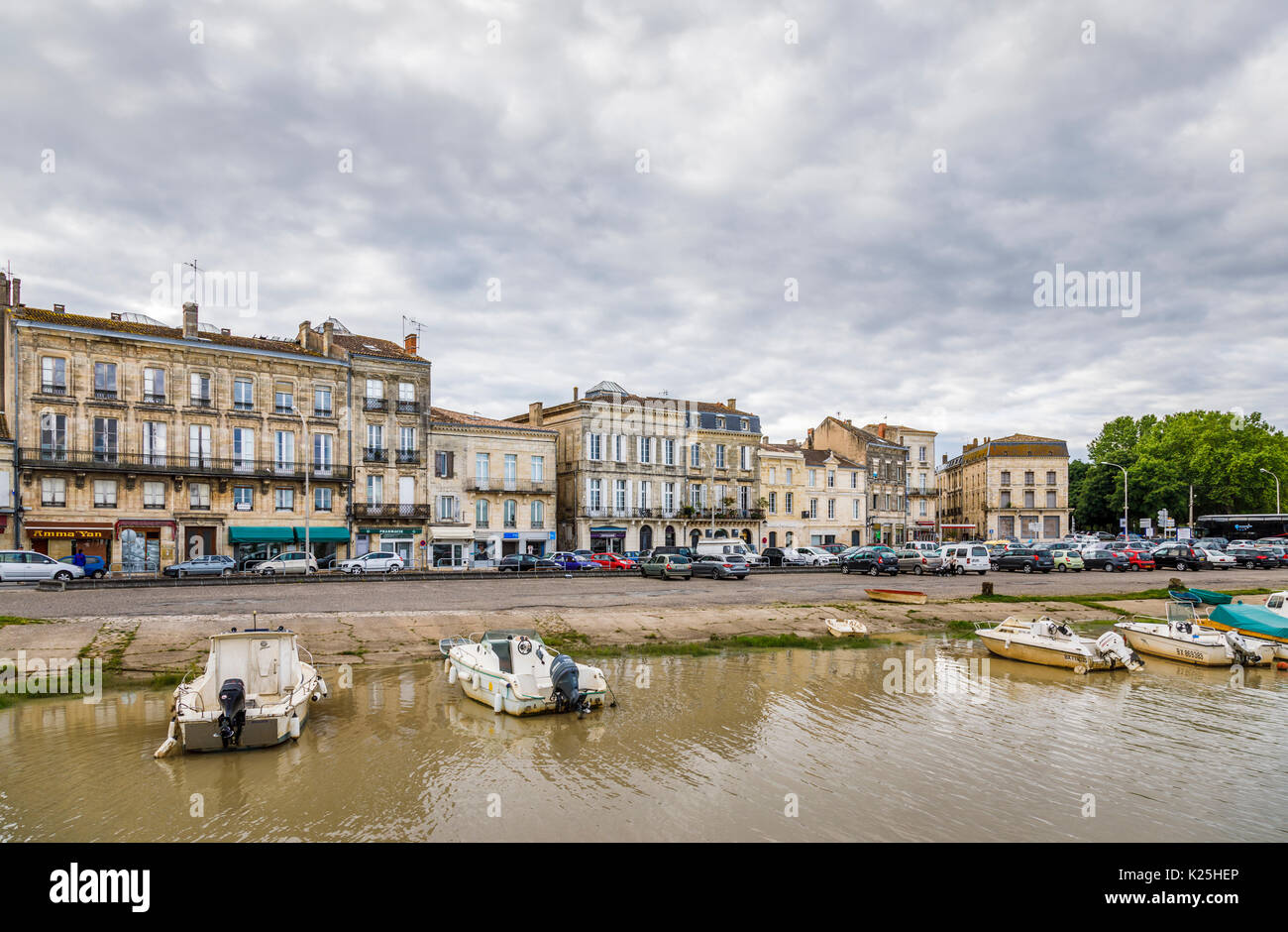 Villaggio di Blaye sull'estuario della Gironda, un comune e subprefecture nella Gironda in reparto Nouvelle-Aquitaine nella parte sud-ovest della Francia Foto Stock