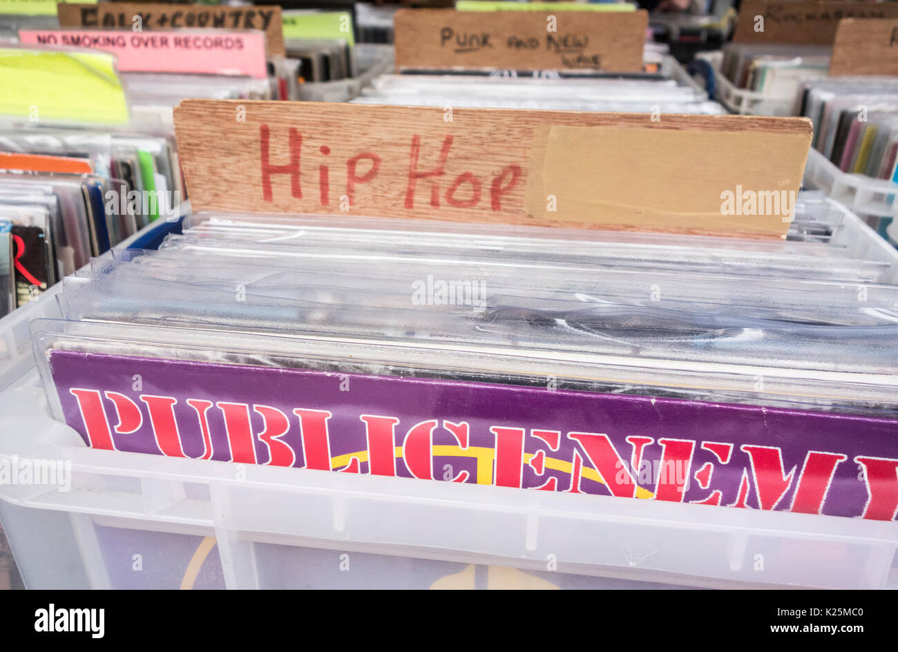 Hip Hop vinile sul mercato in stallo. In Inghilterra. Regno Unito Foto Stock