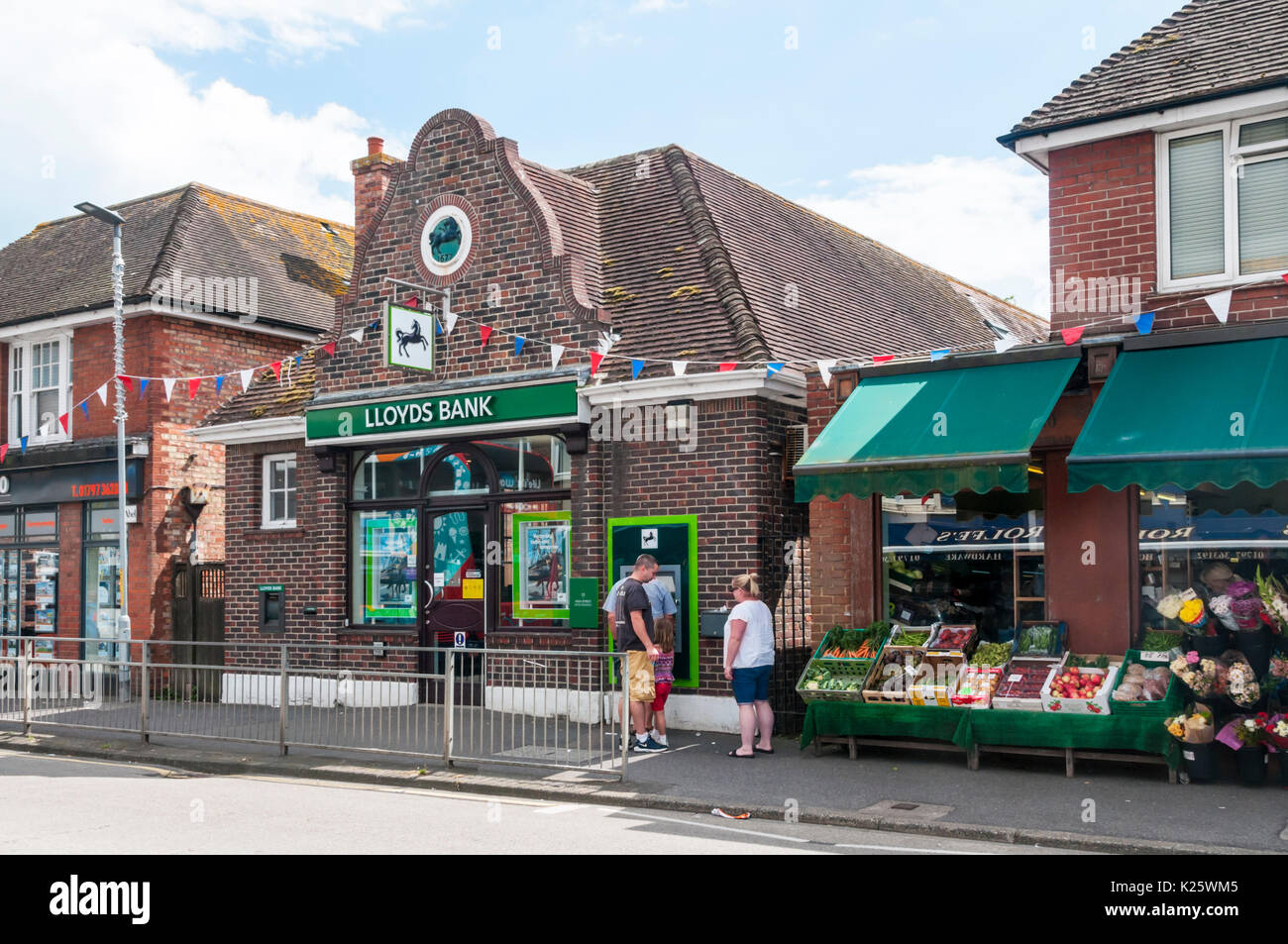Piccola filiale locale di Lloyds Bank a New Romney High Street, Kent. Foto Stock