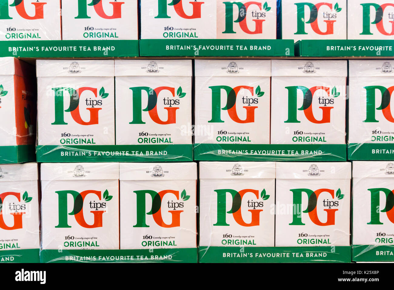Scatole di PG Suggerimenti bustine di tè per la vendita in un supermercato britannico ripiano Foto Stock