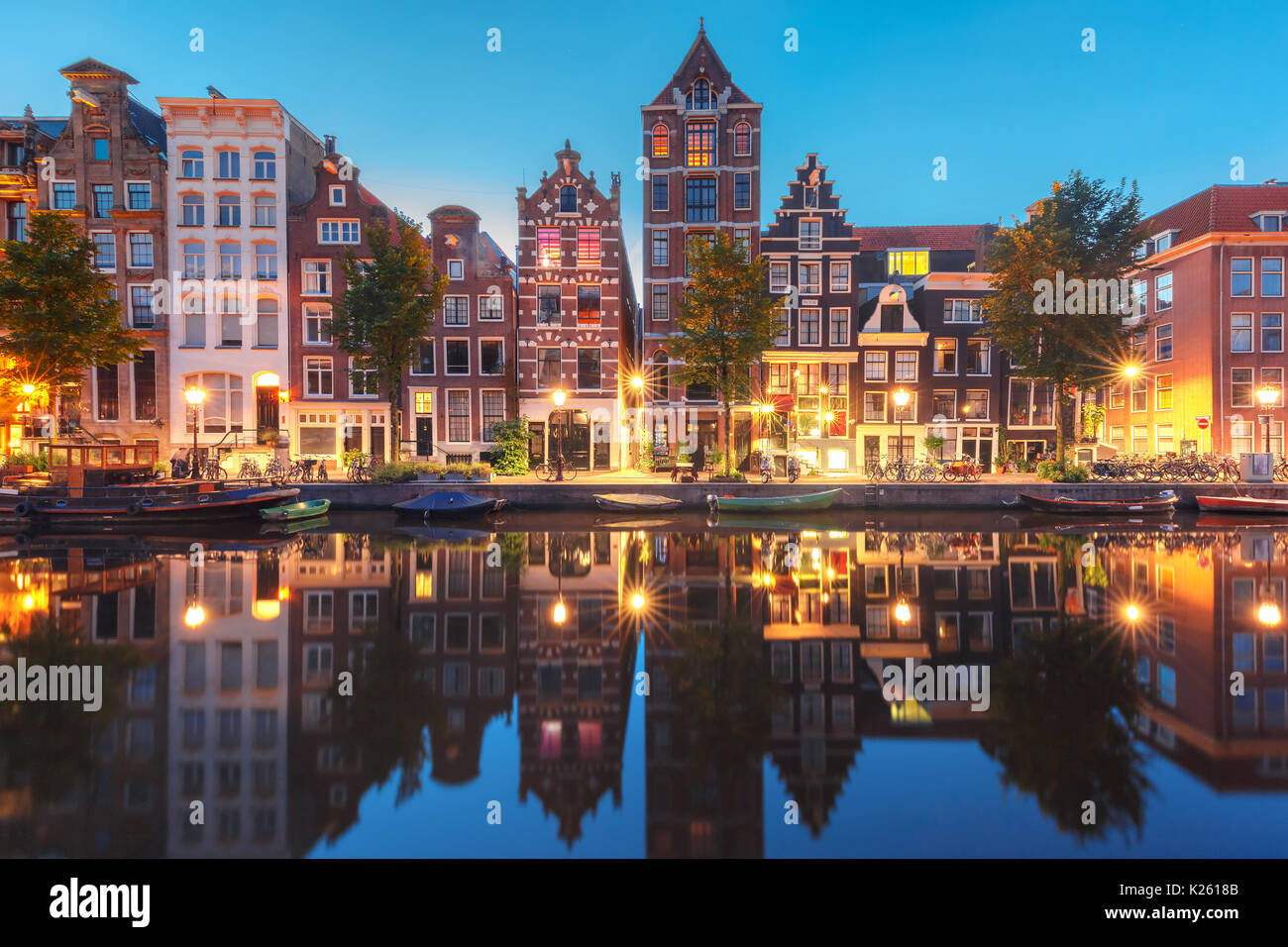 Notte Vista sulla città di Amsterdam canal Herengracht Foto Stock