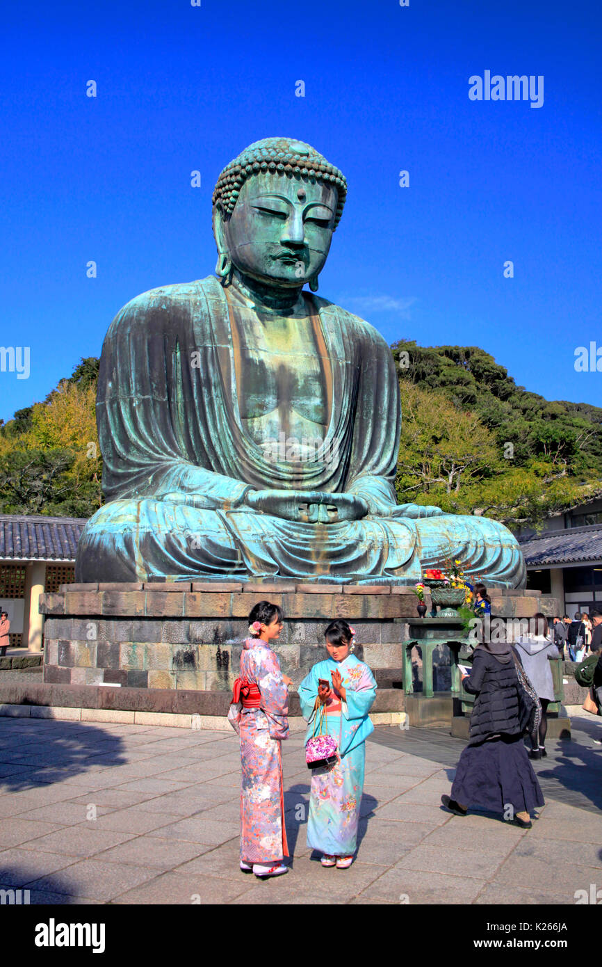 Il grande Buddha di Kamakura al tempio Kotokuin nella città di Kamakura Kanagawa Giappone Foto Stock