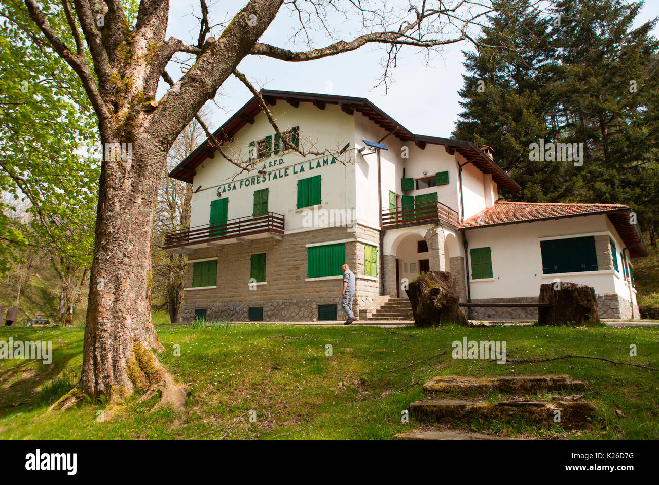 L'Europa, l'Italia,Toscana Appennino Emiliano. Casa Guardia Forestale Foto Stock