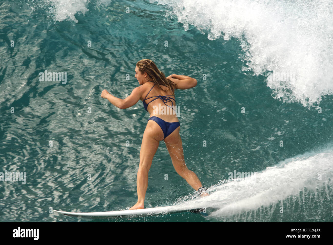 Le donne pro surfers presso la Baia Honolua a Maui. Foto Stock