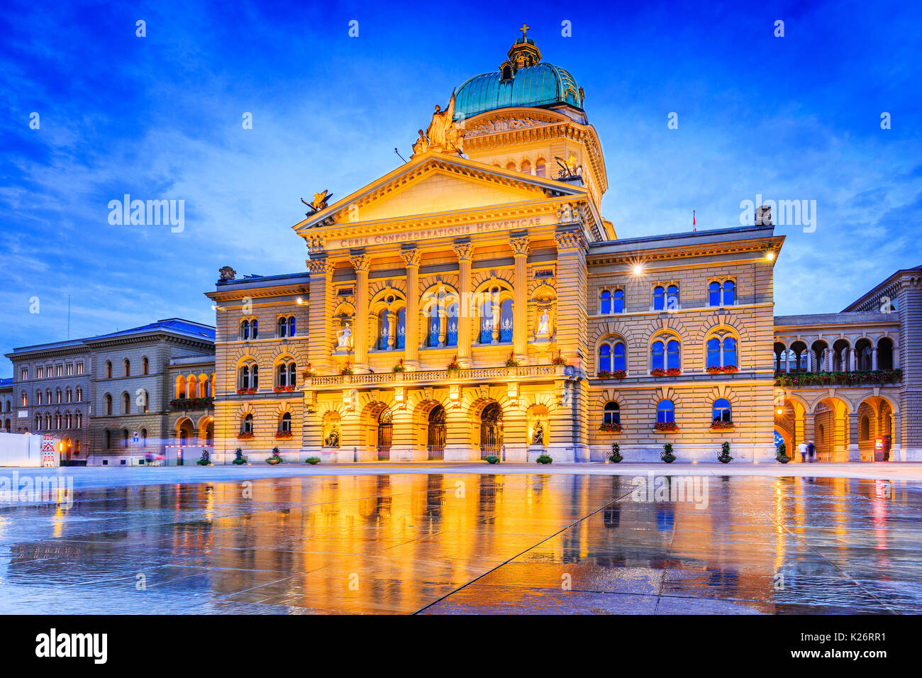 Berna, Svizzera. Bundesplatz (Piazza federale) e Bundeshaus (Parlamento) (Il Parlamento svizzero edificio) Foto Stock