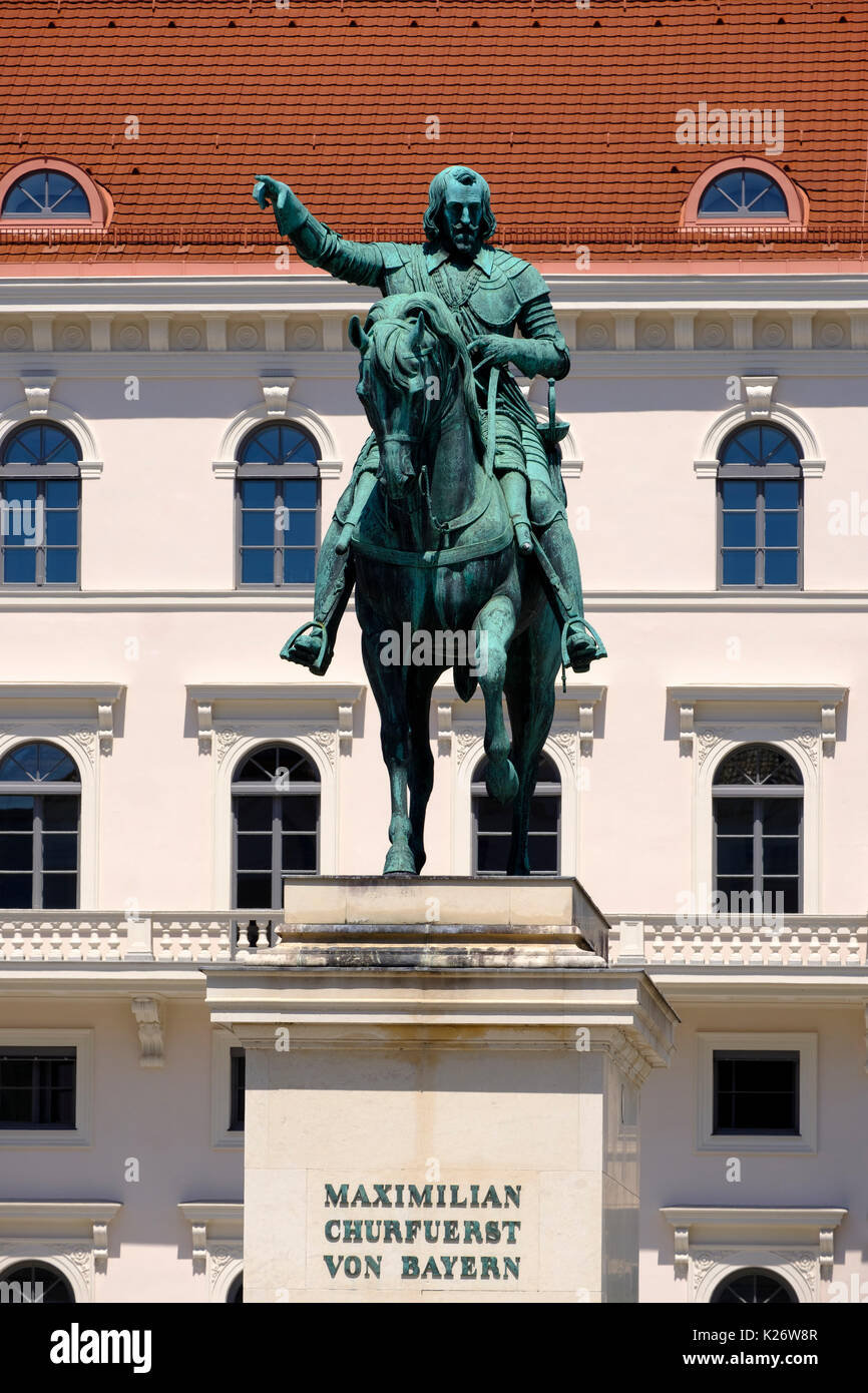 Statua equestre di Massimiliano I., Wittelsbacherplatz, città vecchia, Monaco di Baviera, Baviera, Baviera, Germania Foto Stock