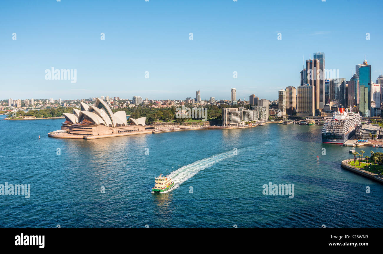 Il Circular Quay e rocce, skyline con la Opera House di Sydney, il Quartiere Finanziario, il distretto bancario, Sydney, Nuovo Galles del Sud Foto Stock