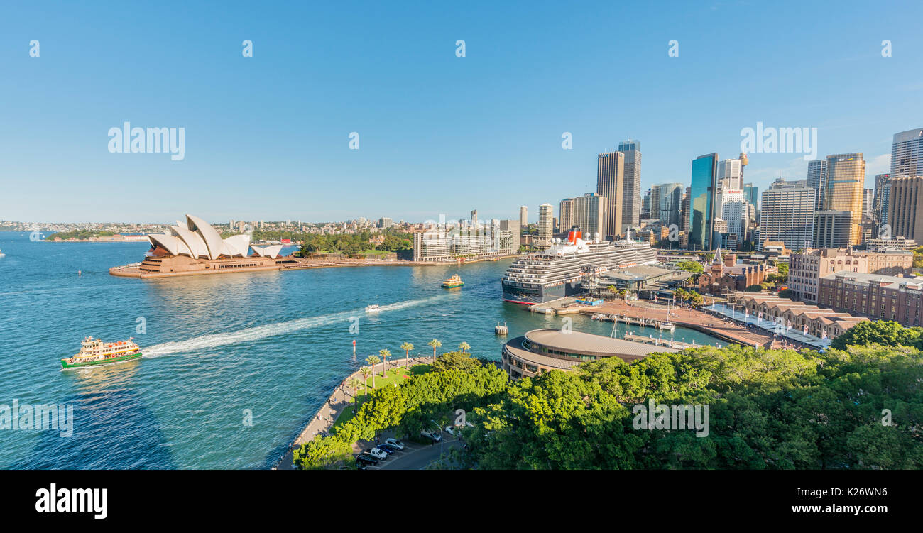Il Circular Quay e rocce, skyline con la Opera House di Sydney, il Quartiere Finanziario, il distretto bancario, Sydney, Nuovo Galles del Sud Foto Stock