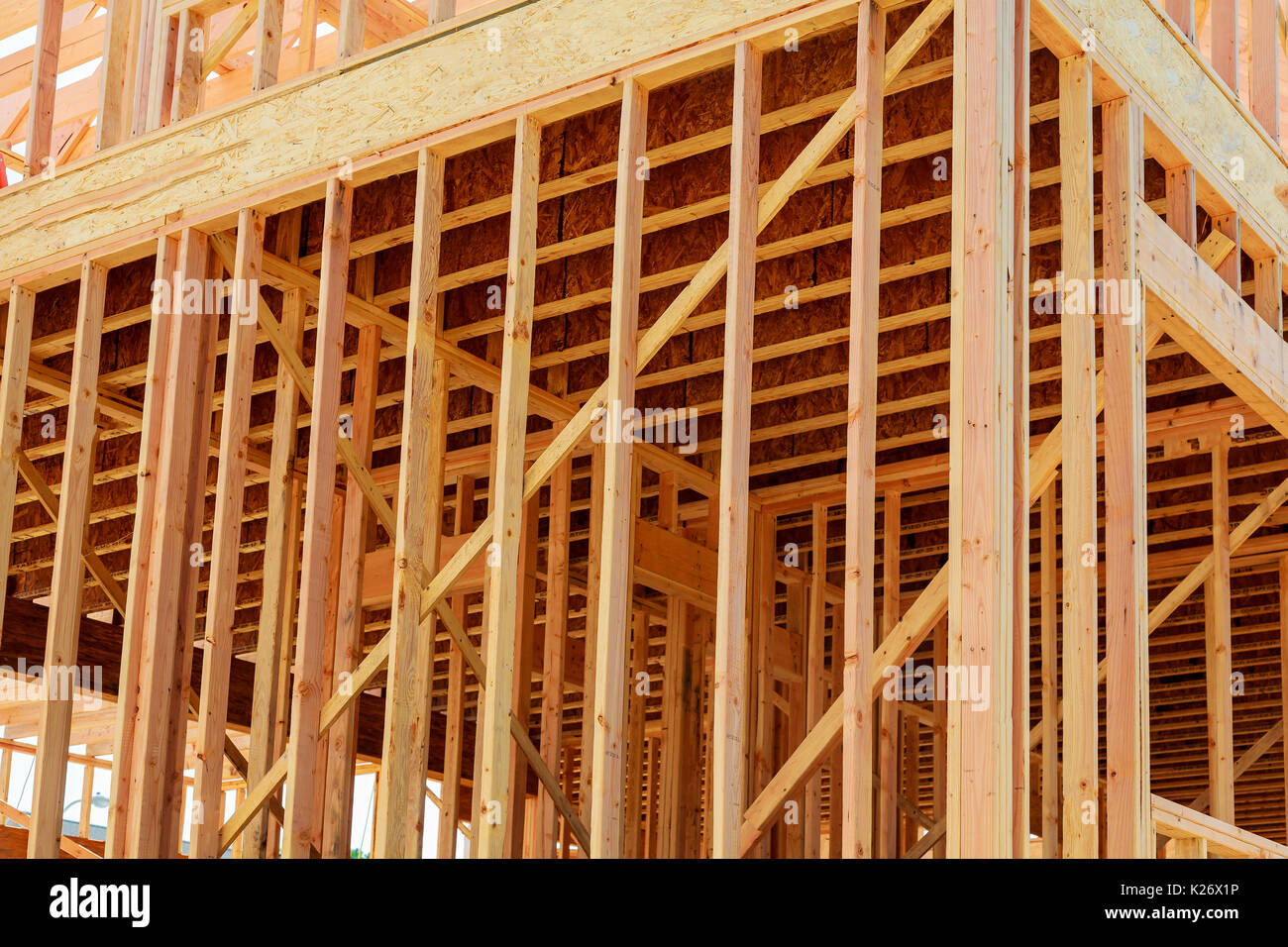 Quadro di legno di nuova casa residenziale in costruzione. Home in costruzione Foto Stock