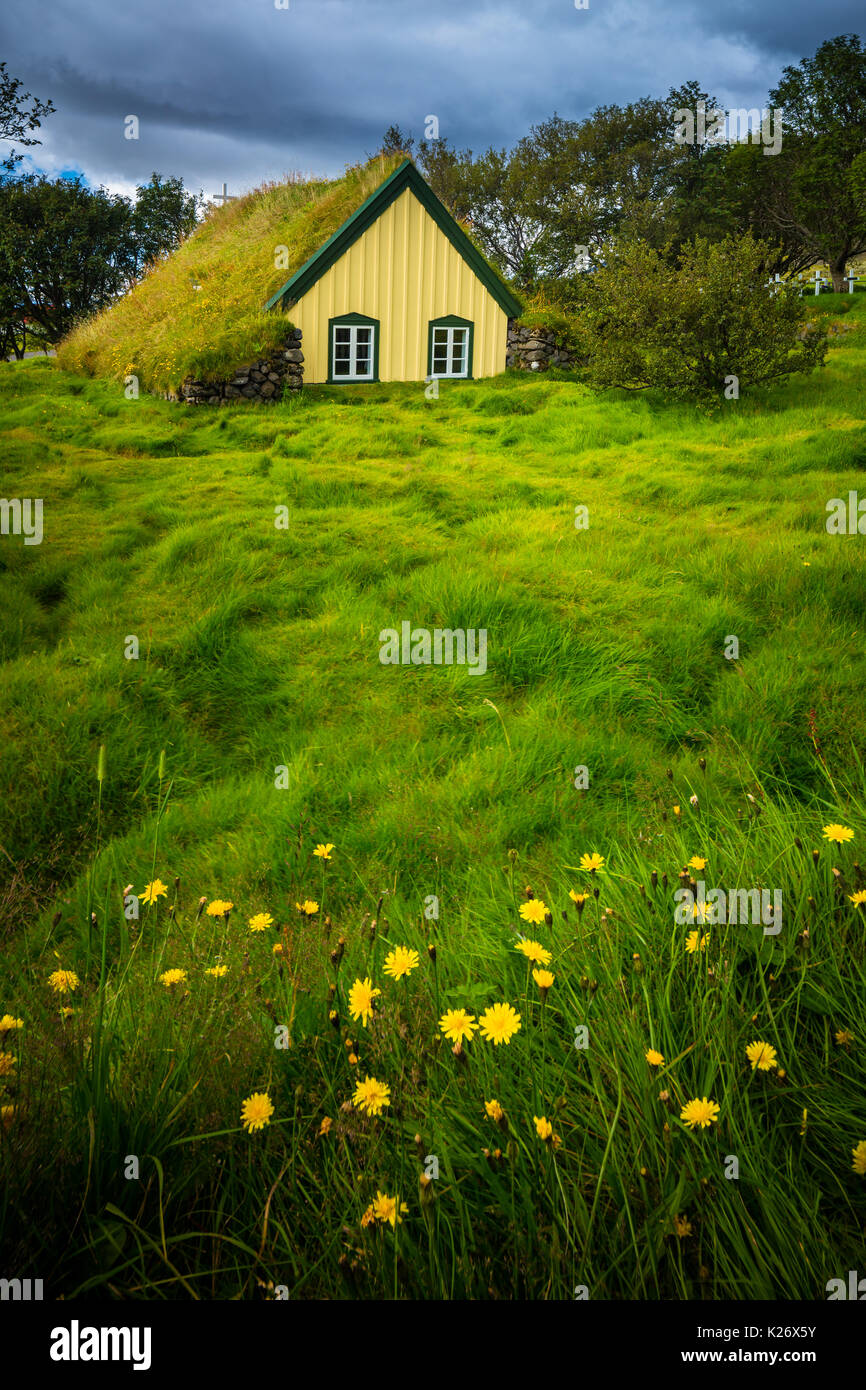 Hof, in Öraefi, è un cluster di aziende agricole nel comune di Sveitarfélagið Hornafjörður nel sud-est dell'Islanda, vicino al ghiacciaio Vatnajökull e venti Foto Stock