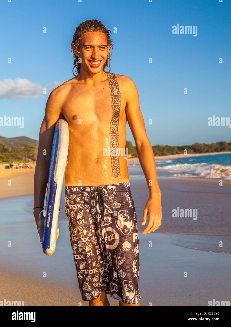 Spiaggia-goer presso la grande spiaggia di Makena Beach State Park Foto Stock