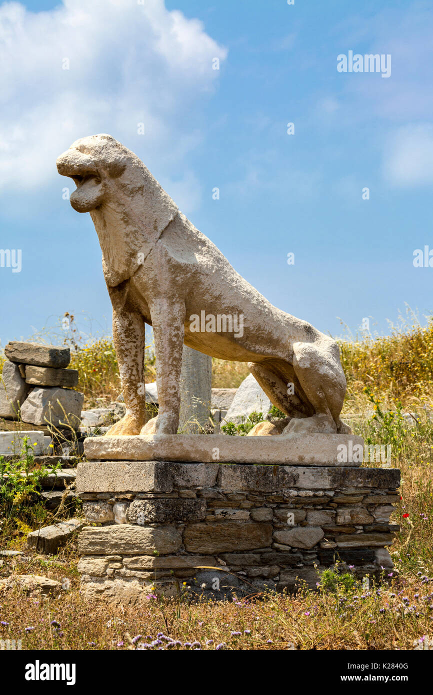 Una delle sculture di lion parte la terrazza dei Leoni, Delos, Grecia Foto Stock