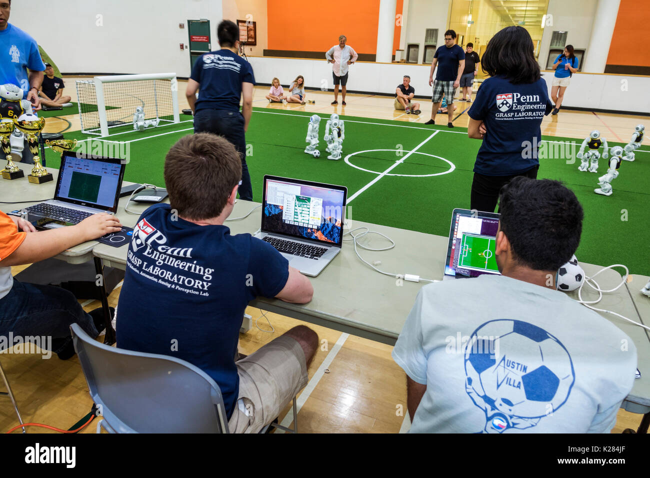 Miami Florida,University of Miami,RoboCup Open,Robots,SoftBank Robotica NAO robot,intelligenza artificiale ai,Student students pupill competition,autono Foto Stock